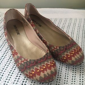 Cute red yellow tan patterned flats